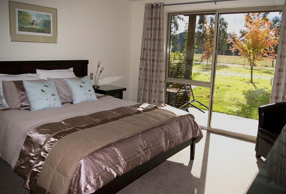 Maple Lodge Luxury Bed & Breakfast Albert Town Exteriör bild