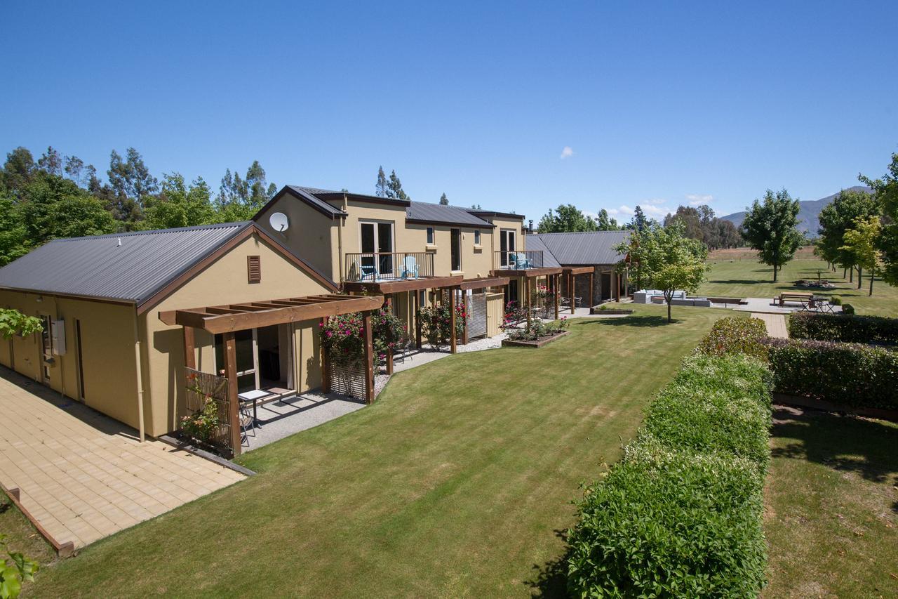 Maple Lodge Luxury Bed & Breakfast Albert Town Exteriör bild