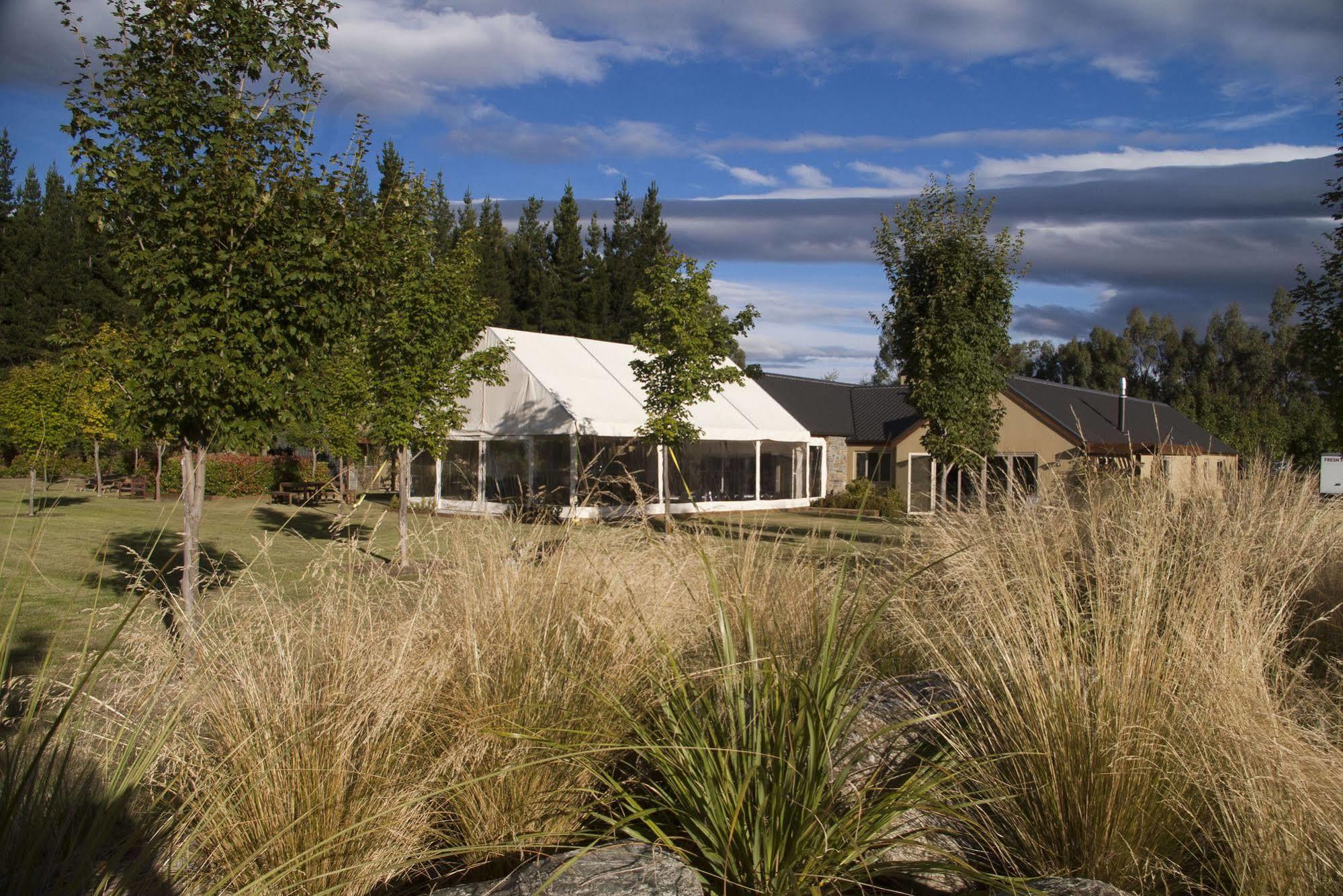 Maple Lodge Luxury Bed & Breakfast Albert Town Exteriör bild