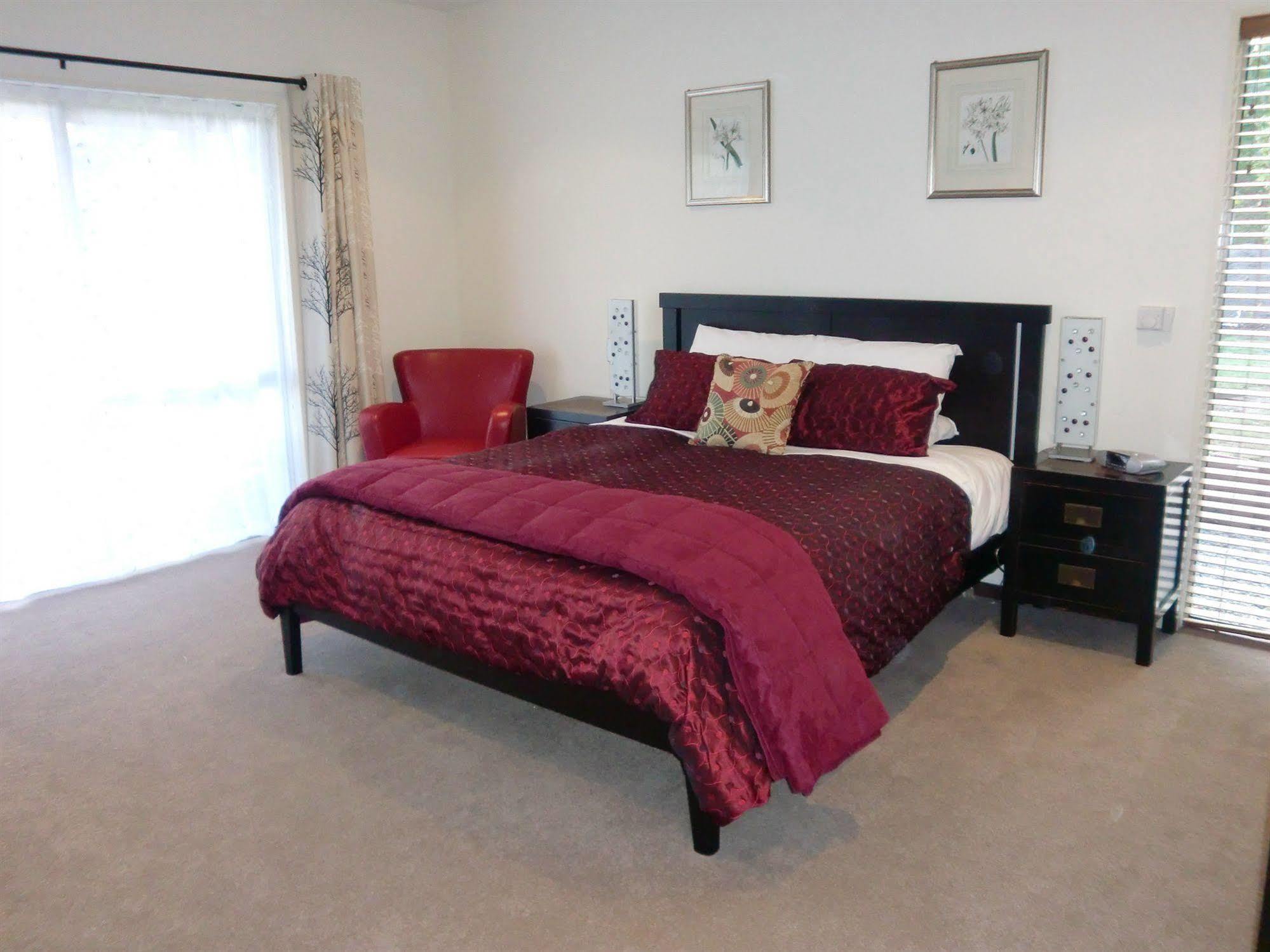Maple Lodge Luxury Bed & Breakfast Albert Town Exteriör bild
