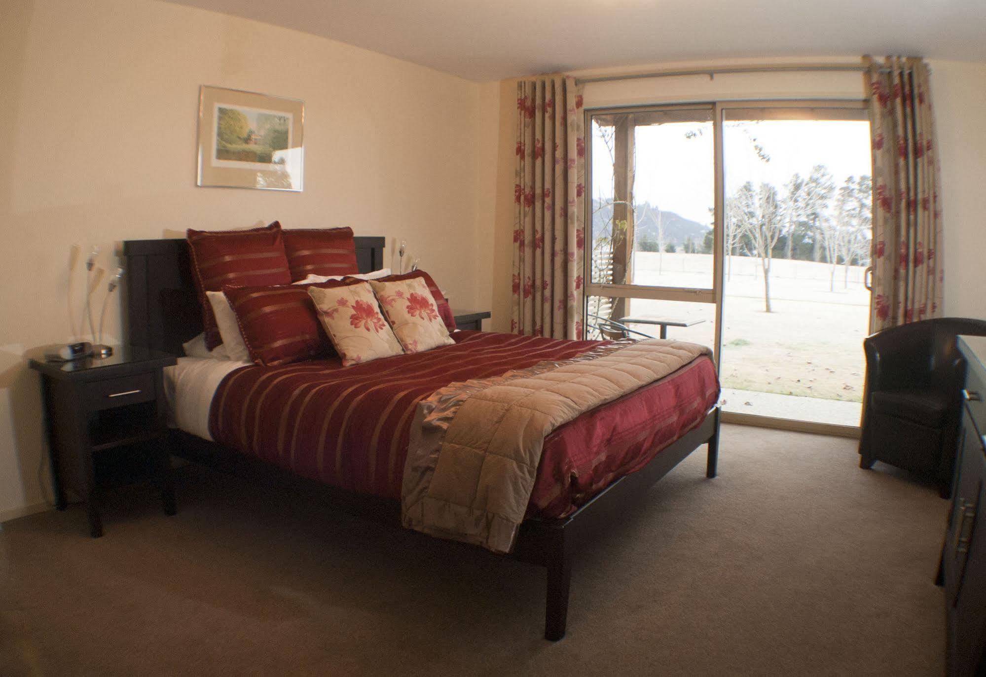Maple Lodge Luxury Bed & Breakfast Albert Town Exteriör bild