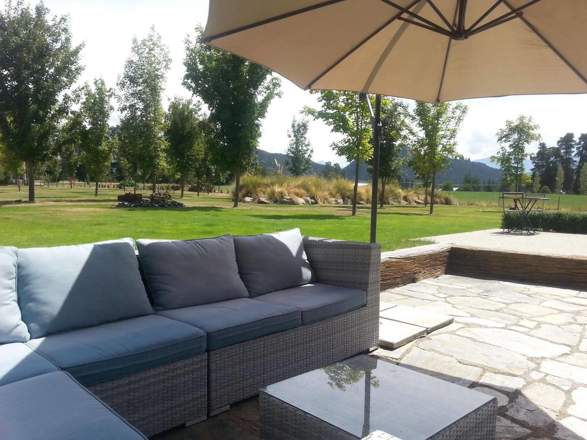 Maple Lodge Luxury Bed & Breakfast Albert Town Exteriör bild