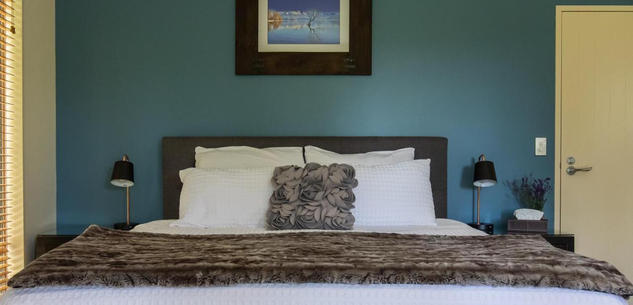 Maple Lodge Luxury Bed & Breakfast Albert Town Exteriör bild