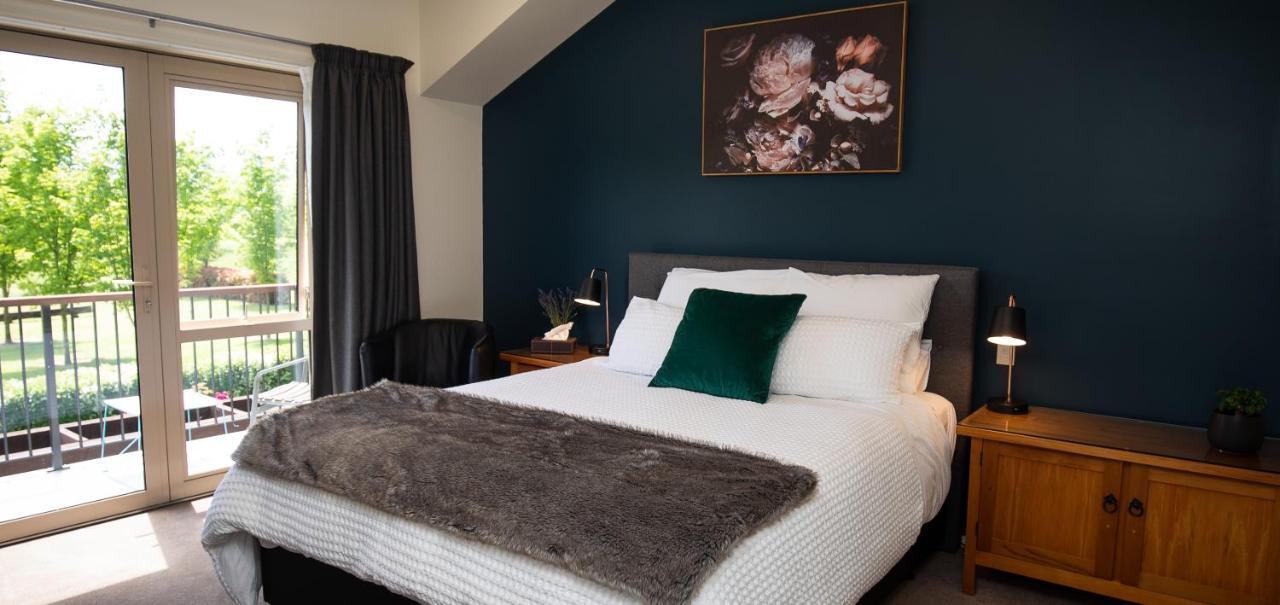 Maple Lodge Luxury Bed & Breakfast Albert Town Exteriör bild