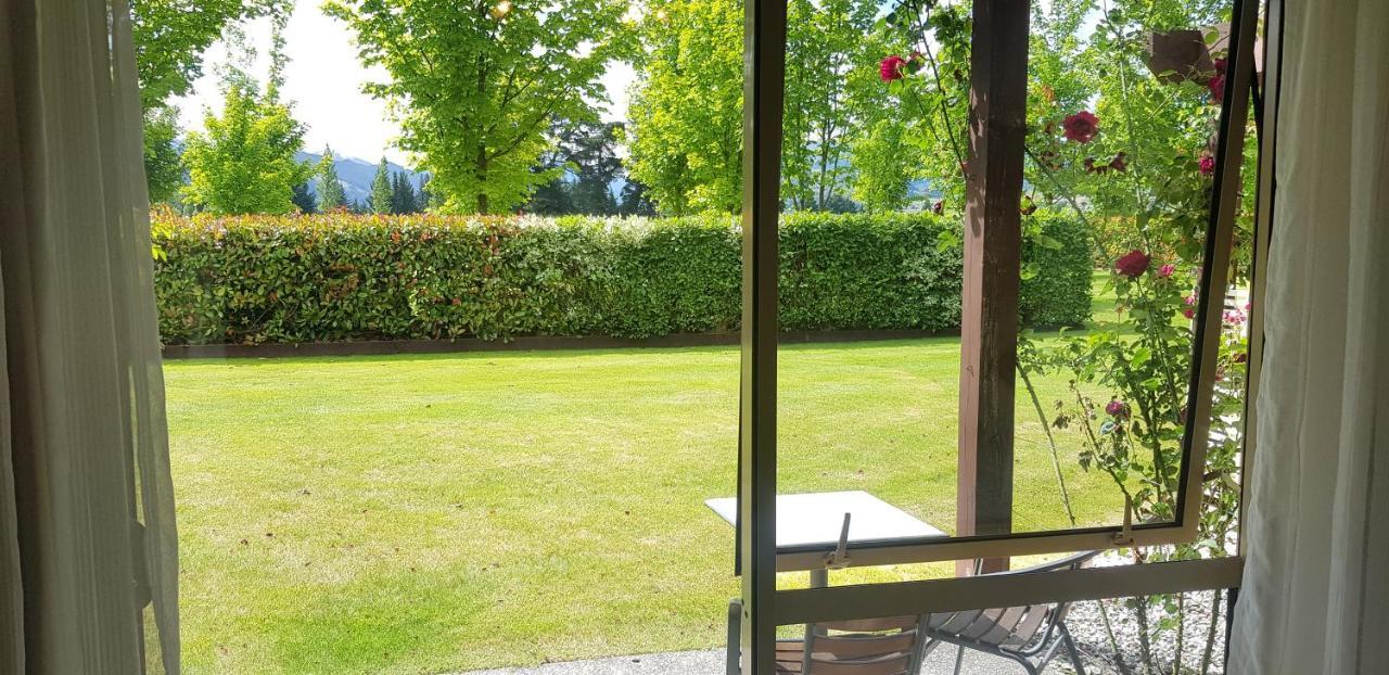 Maple Lodge Luxury Bed & Breakfast Albert Town Exteriör bild
