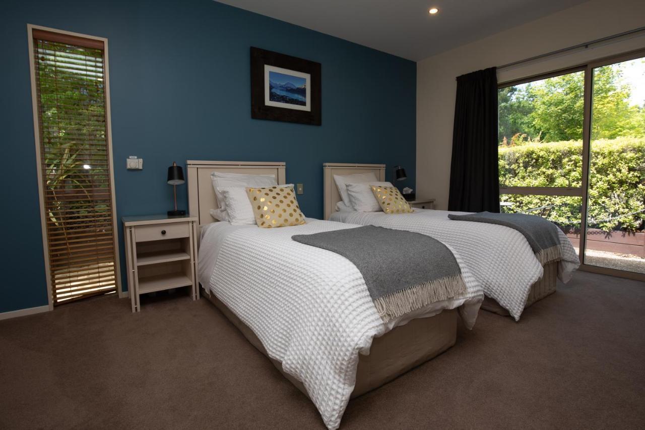 Maple Lodge Luxury Bed & Breakfast Albert Town Exteriör bild
