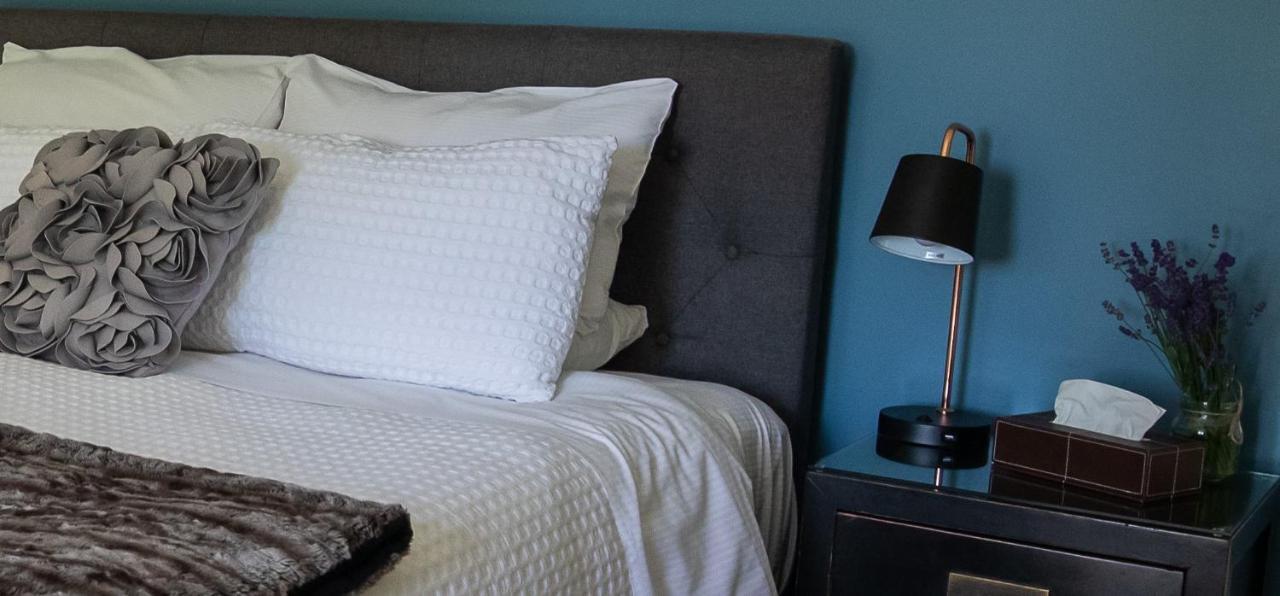 Maple Lodge Luxury Bed & Breakfast Albert Town Exteriör bild