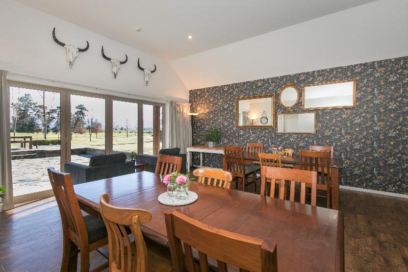 Maple Lodge Luxury Bed & Breakfast Albert Town Exteriör bild